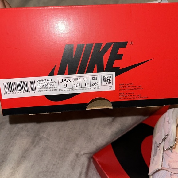 Jordan 1 Retro Hi OG - Picture 12 of 13